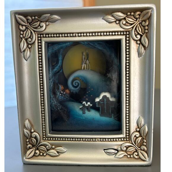 Disney Gallery of Light Jack & Sally Embrace Light Up Mini Nightmare Halloween - Picture 9 of 9